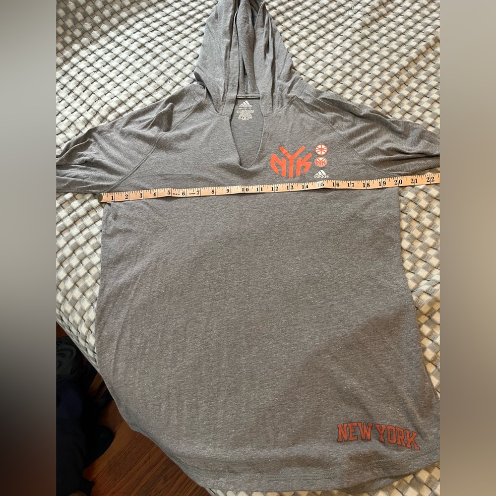 Adidas Charcoal Pullover NYK Knicks L - EUC